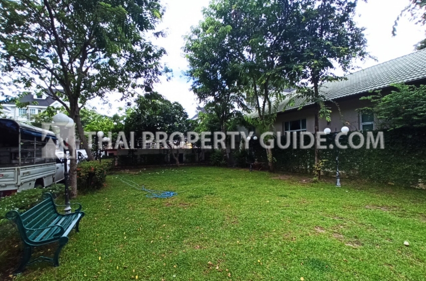 House with Shared Pool in Sukhumvit 